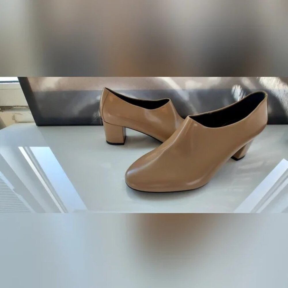 NWT Via Spiga Tan Leather Shoes - 9M